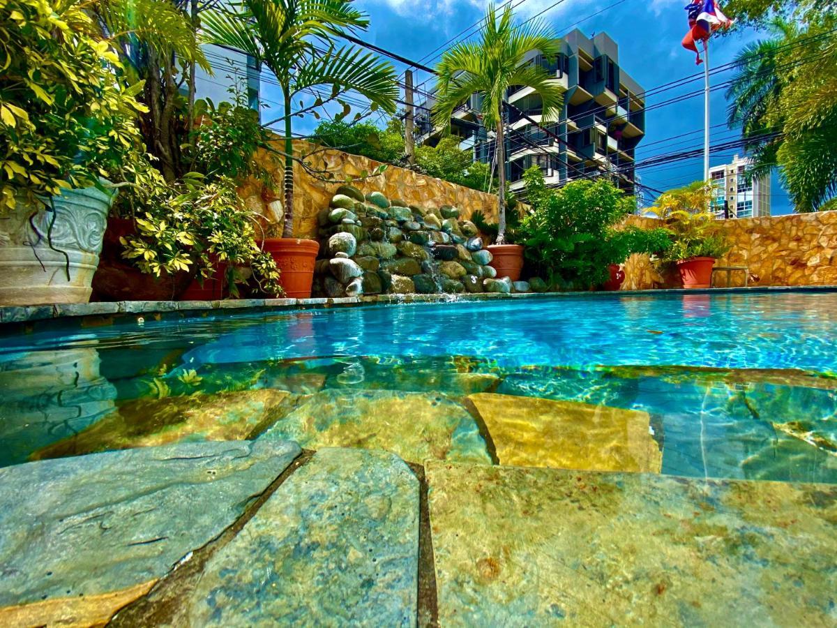 At Wind Chimes Boutique Hotel ซานฮวน ภายนอก รูปภาพ